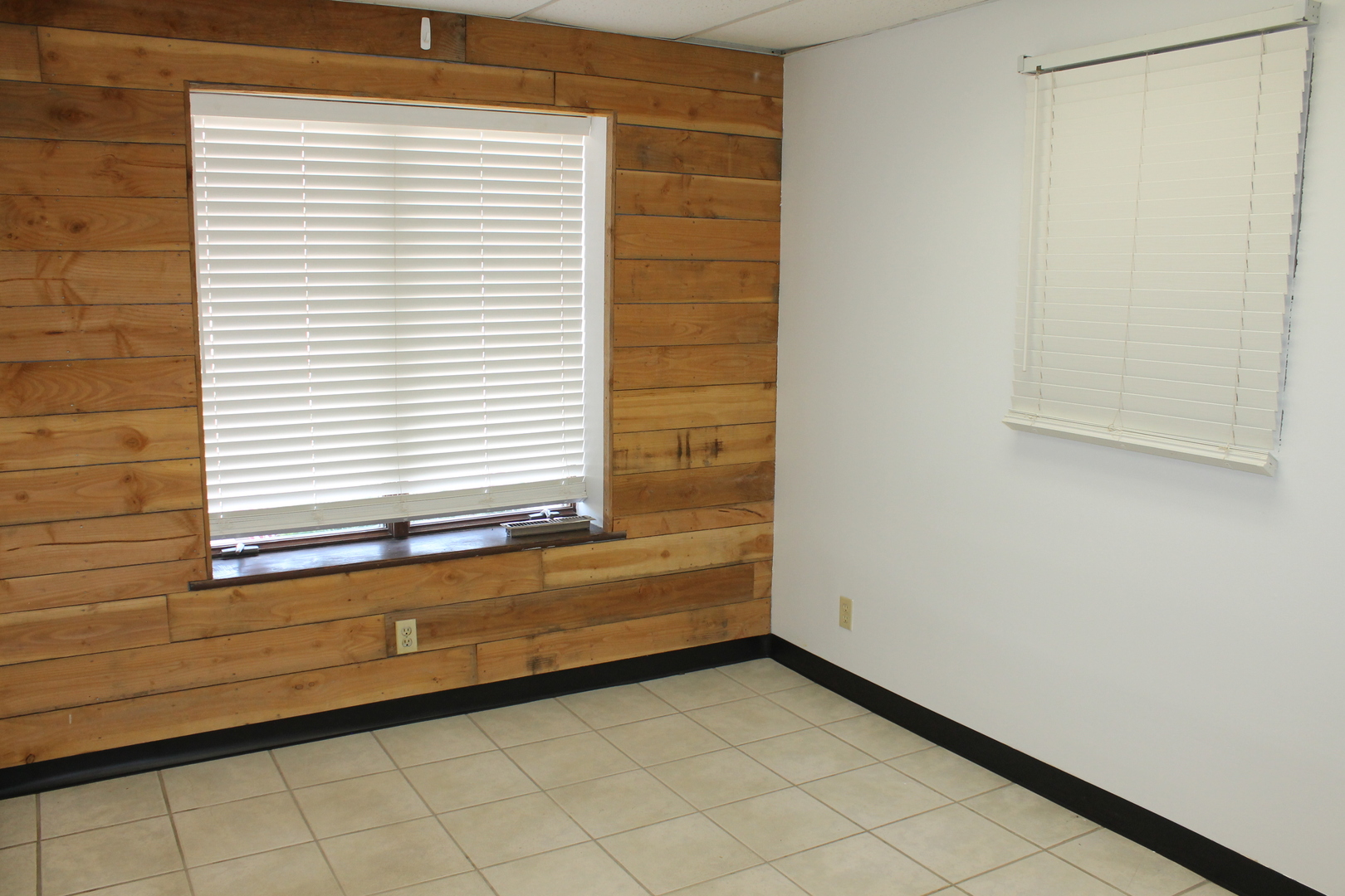 320 W Lincoln Highway Property Photo 9