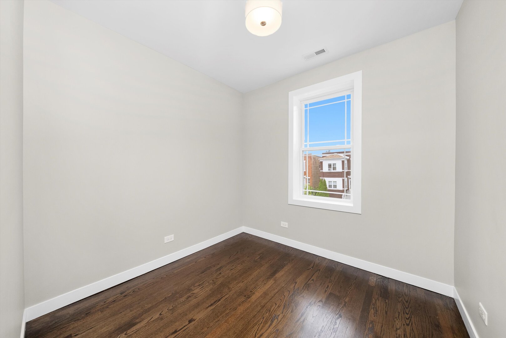 2101 S 48th Court Property Photo 25