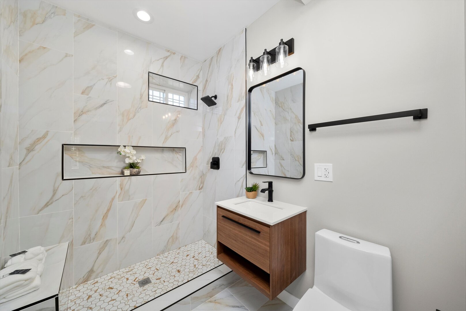 2101 S 48th Court Property Photo 44