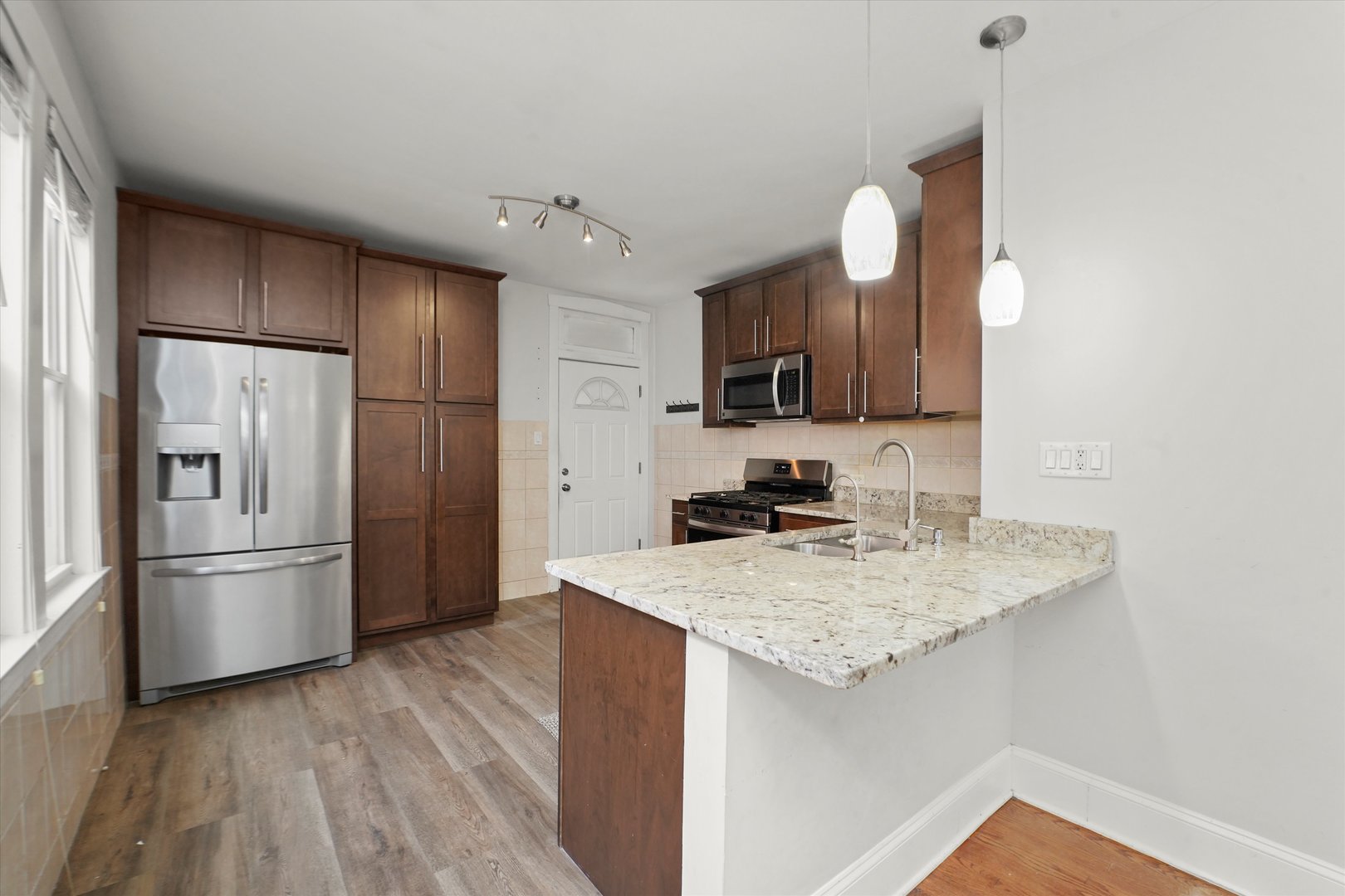 5436 W Dakin Street Property Photo 4