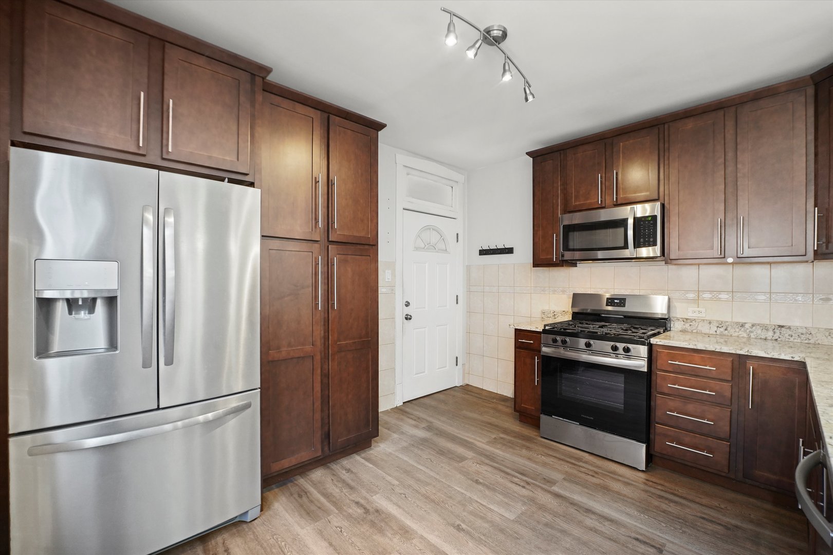 5436 W Dakin Street Property Photo 5