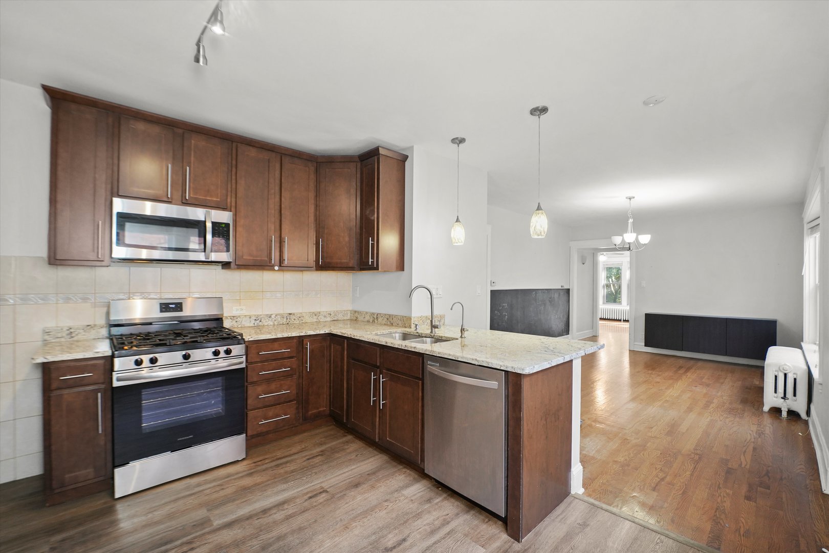 5436 W Dakin Street Property Photo 6