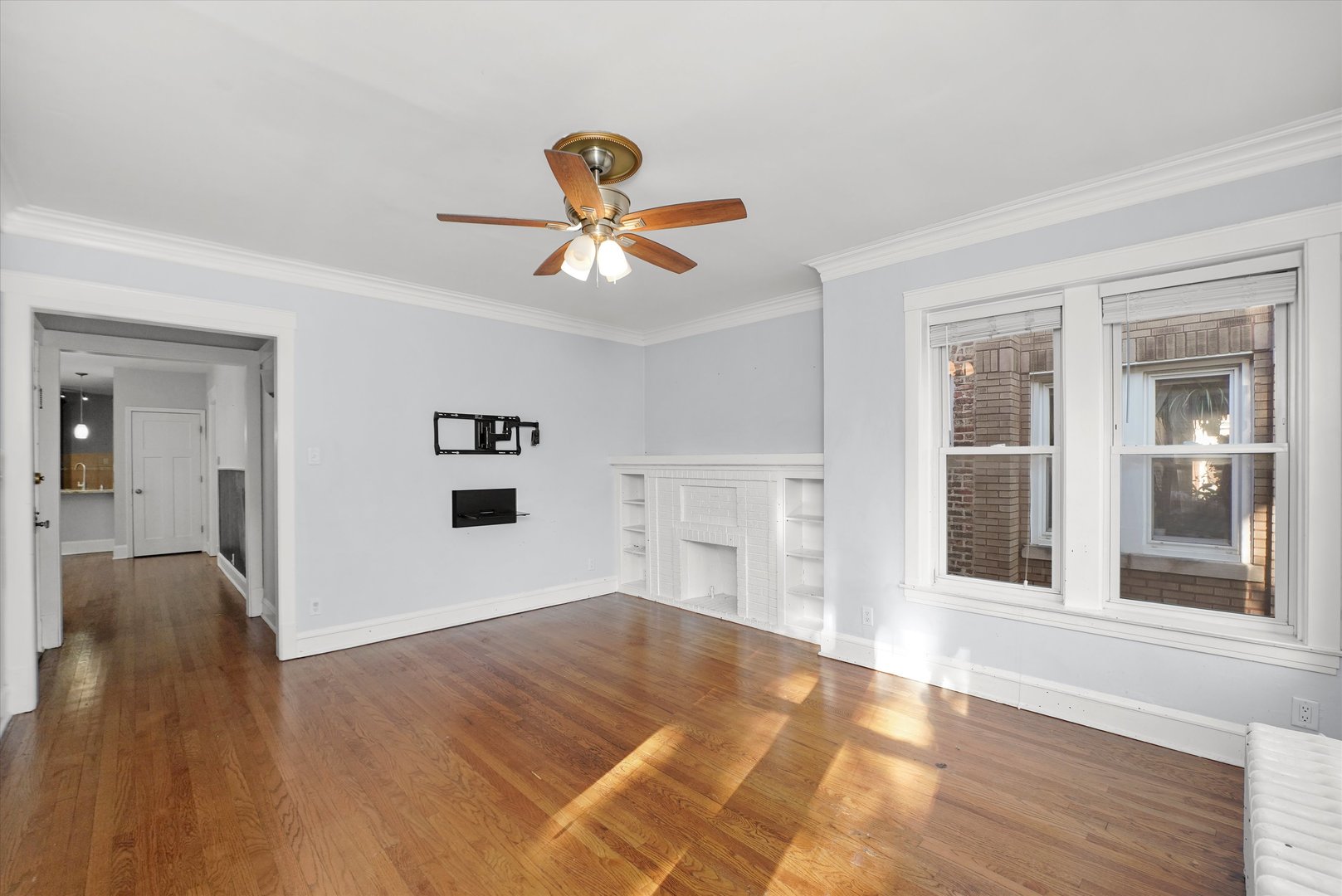 5436 W Dakin Street Property Photo 8