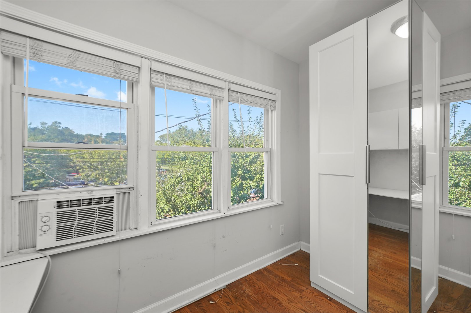 5436 W Dakin Street Property Photo 10