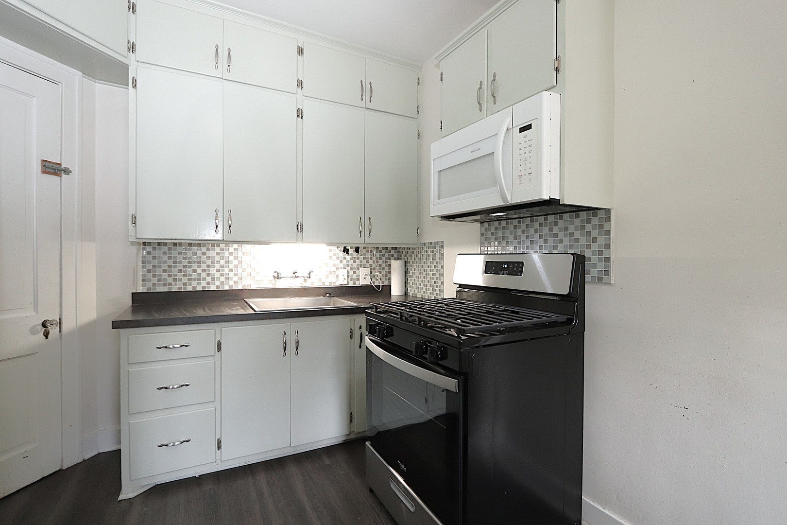 1246 Wauponsee Street Property Photo 6