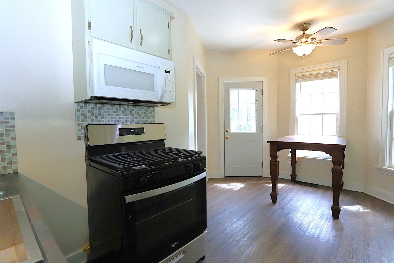 1246 Wauponsee Street Property Photo 7