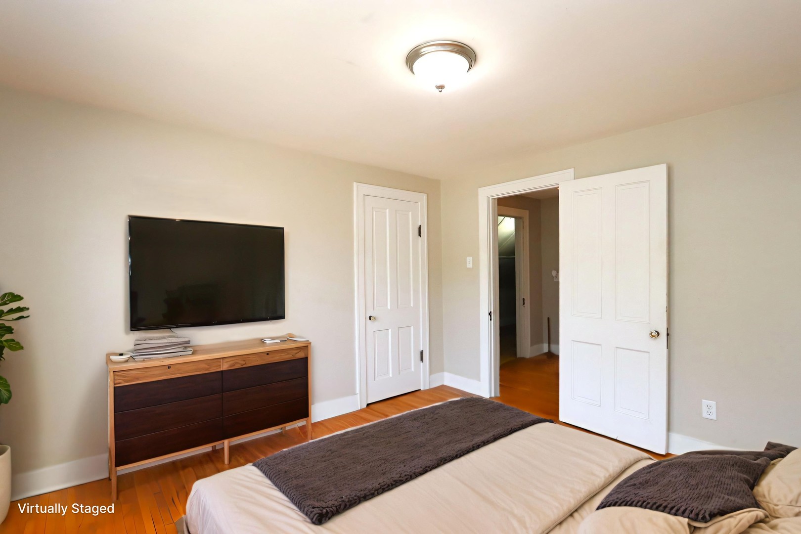 1246 Wauponsee Street Property Photo 9