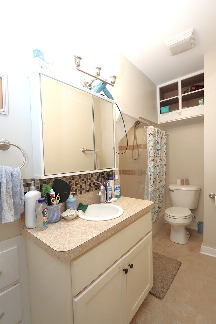 1246 Wauponsee Street Property Photo 23