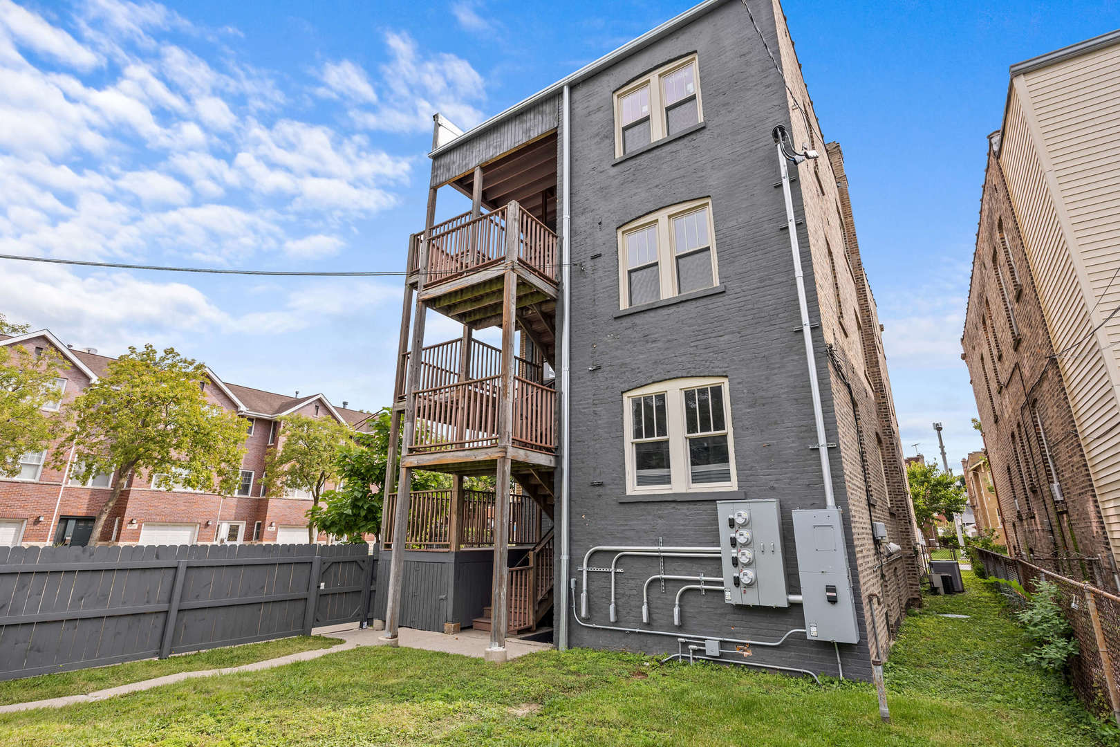 1101 S Oak Park Avenue Property Photo 4