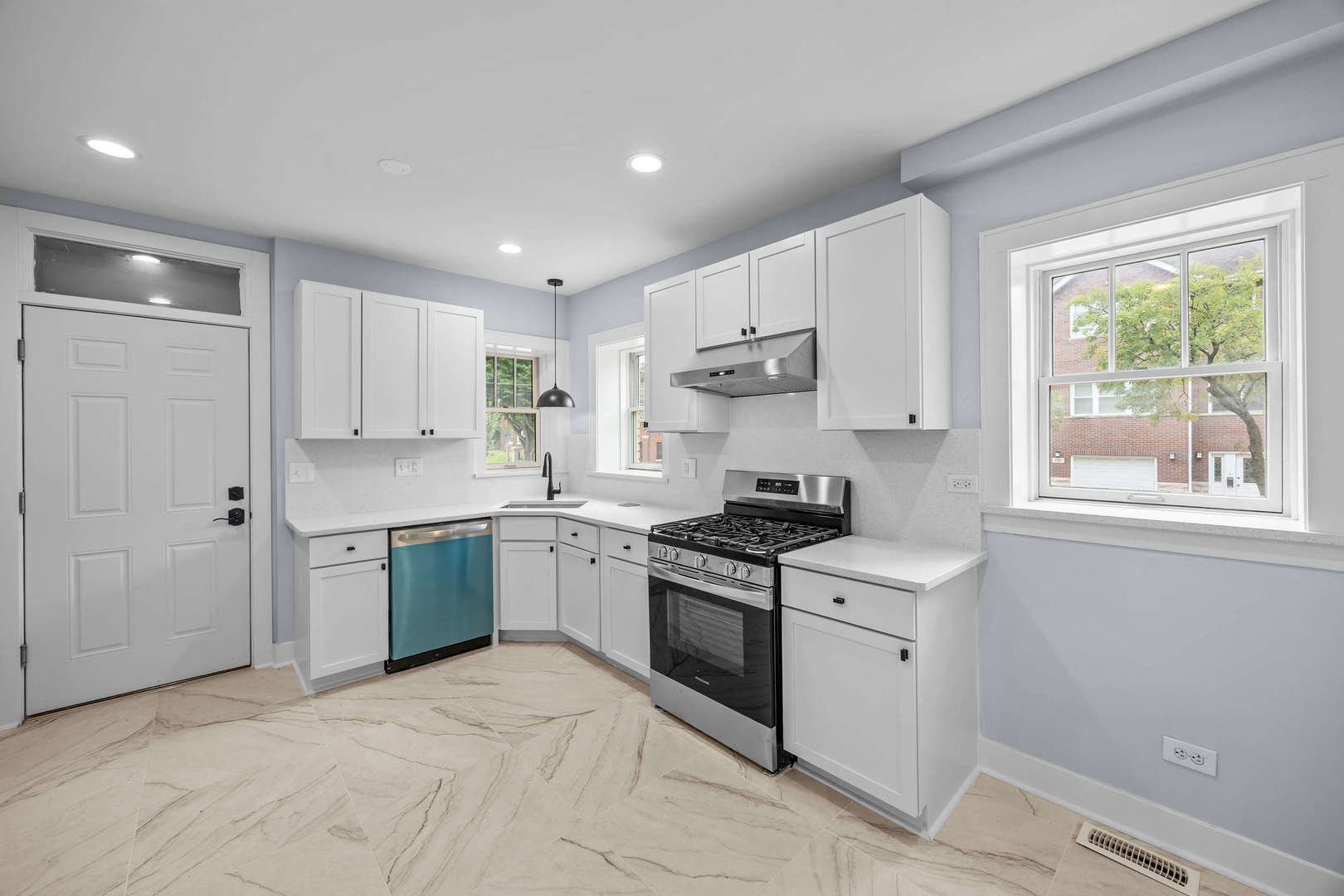 1101 S Oak Park Avenue Property Photo 10