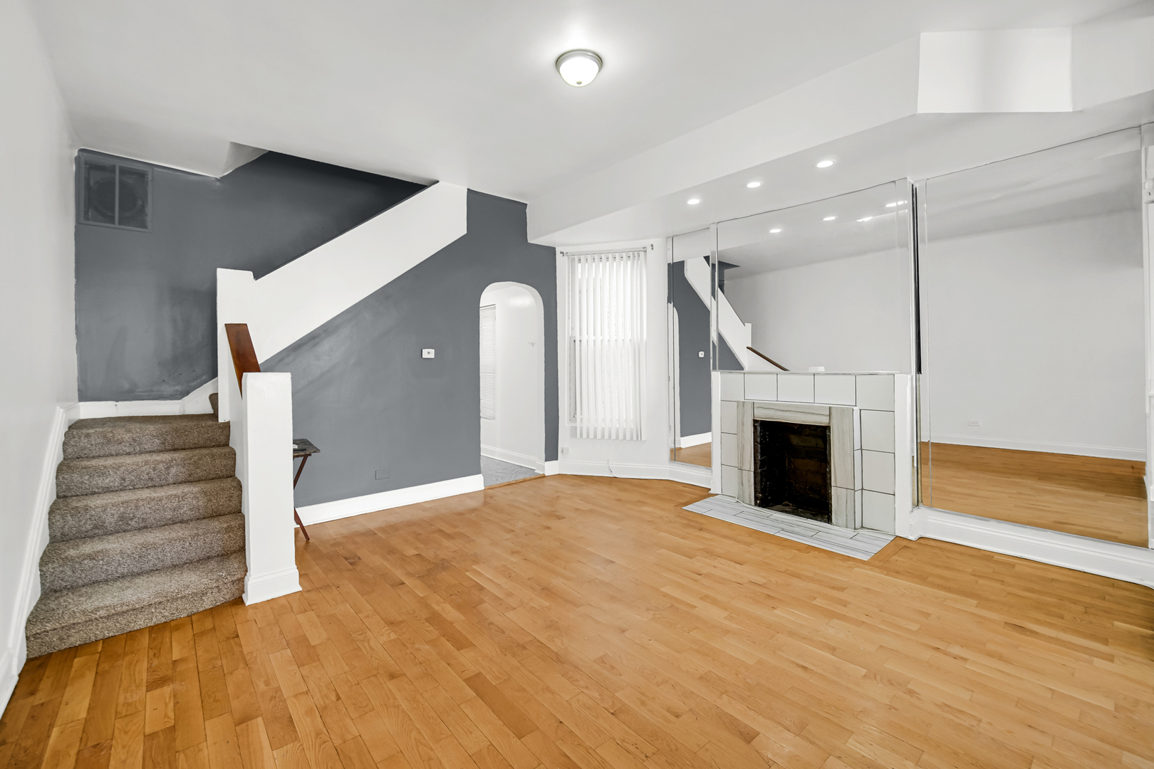 4743 S Champlain Avenue Property Photo 6