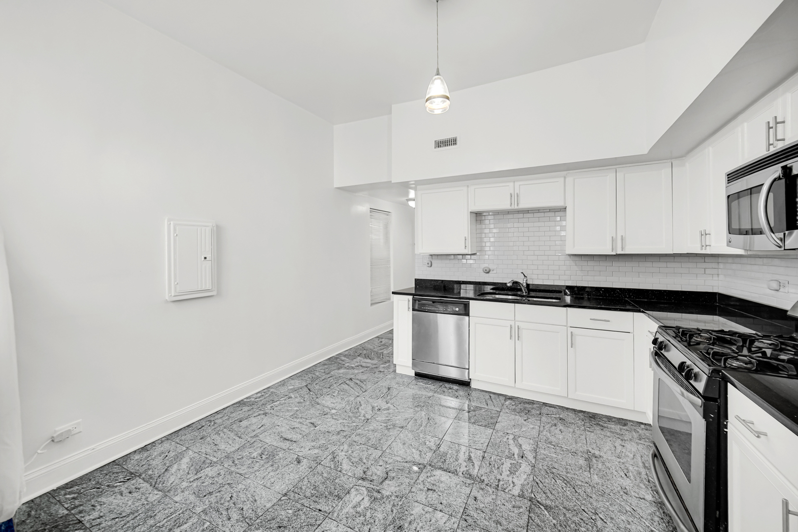 4743 S Champlain Avenue Property Photo 10