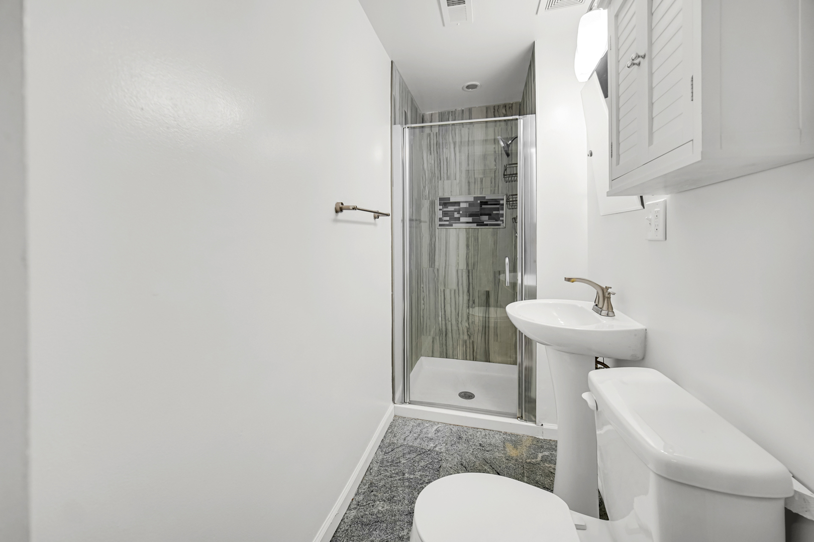 4743 S Champlain Avenue Property Photo 12