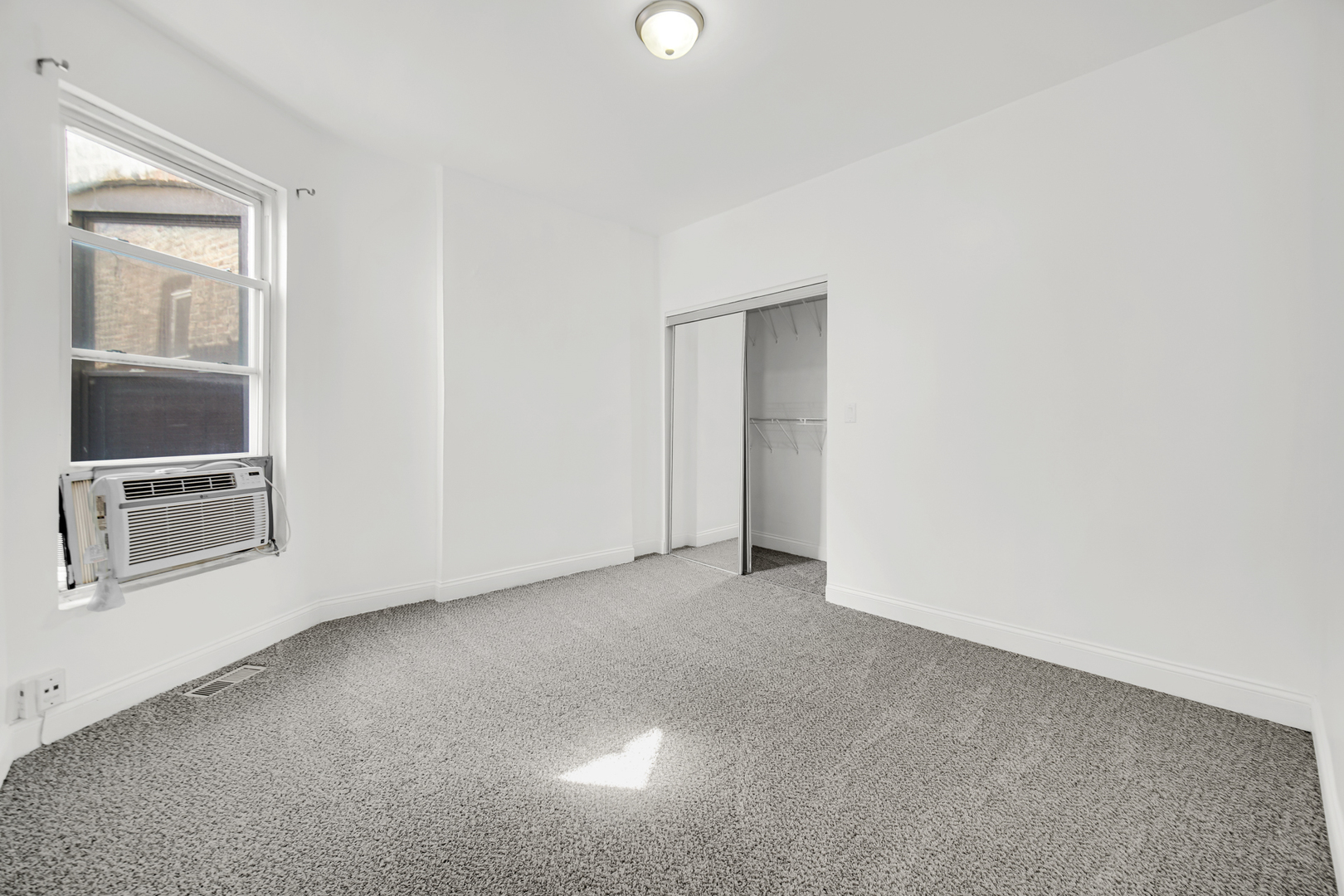 4743 S Champlain Avenue Property Photo 13