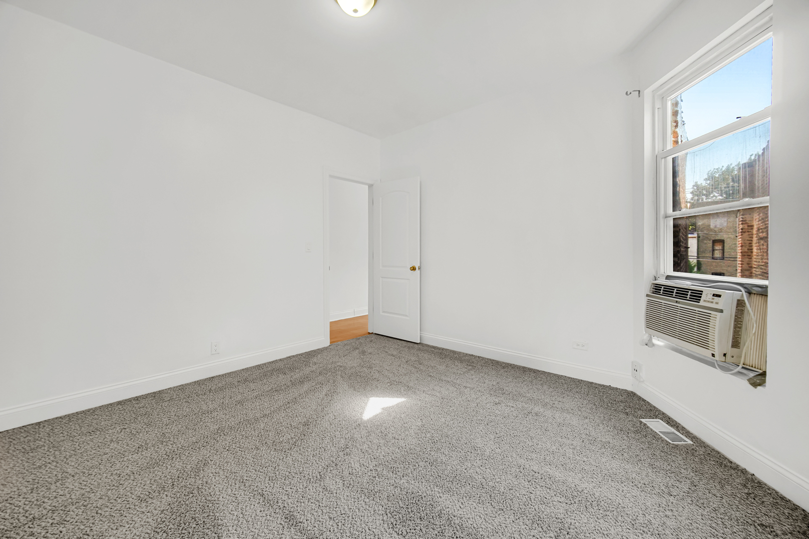 4743 S Champlain Avenue Property Photo 14