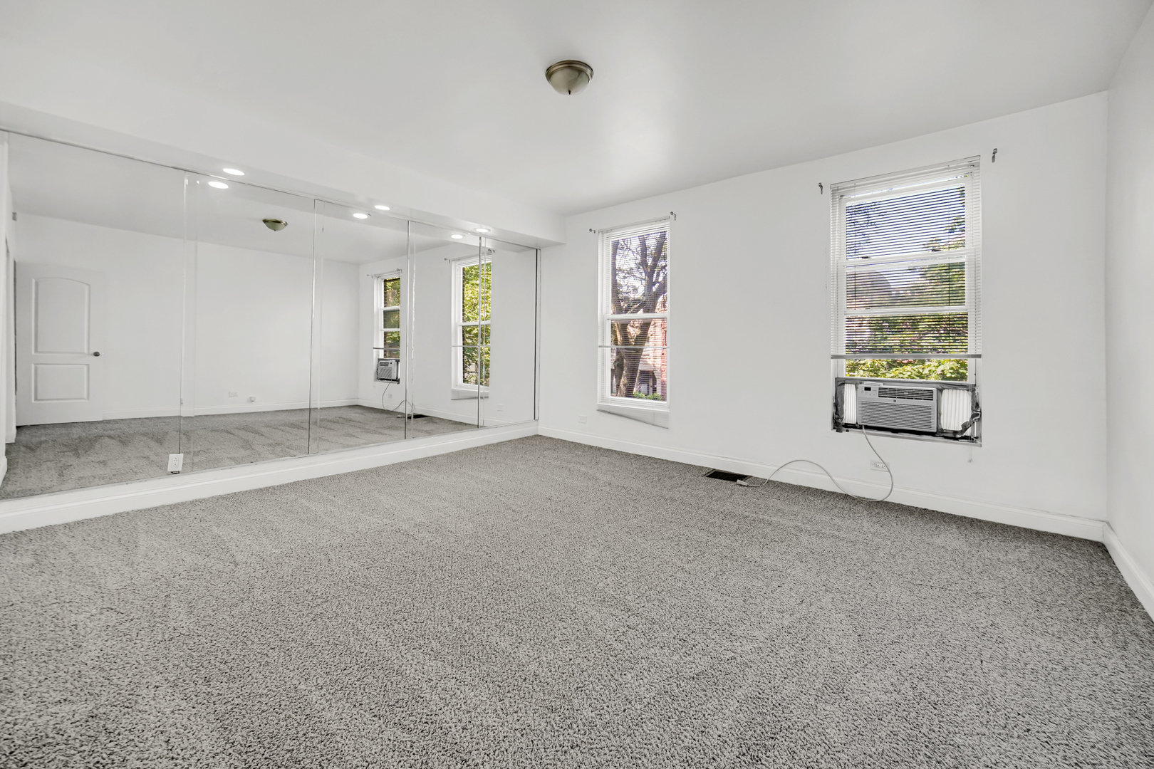 4743 S Champlain Avenue Property Photo 15