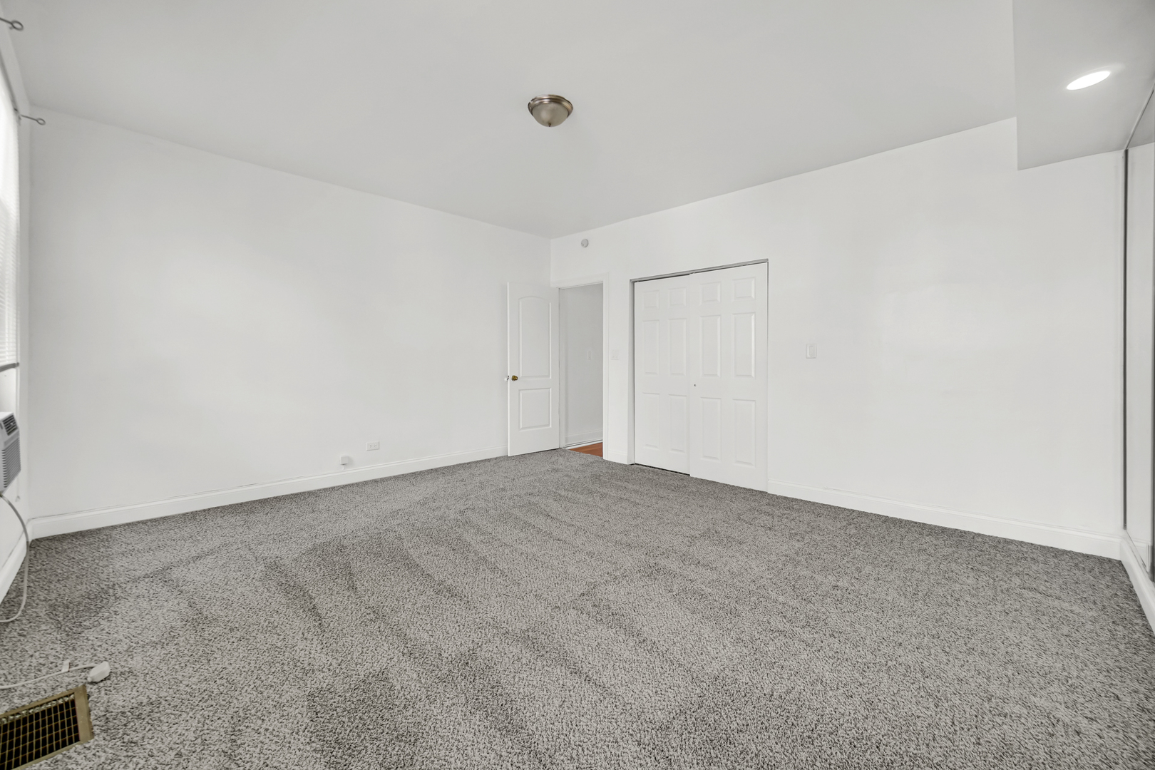 4743 S Champlain Avenue Property Photo 16