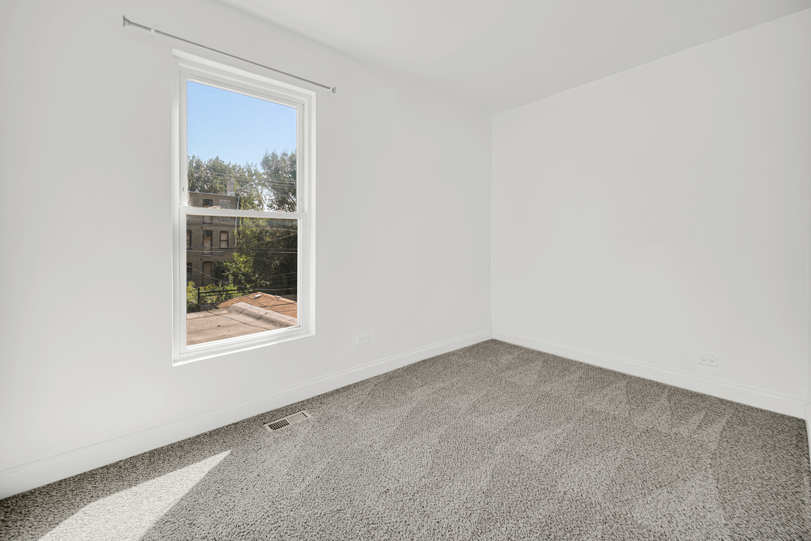 4743 S Champlain Avenue Property Photo 17