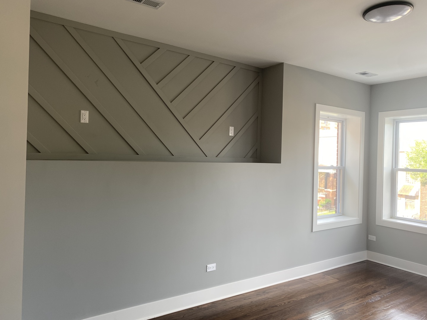 7835 S Carpenter Street Property Photo 3