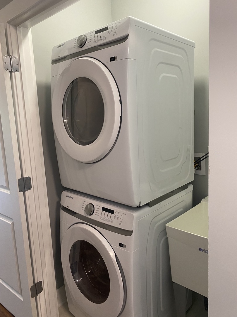 7835 S Carpenter Street Property Photo 6