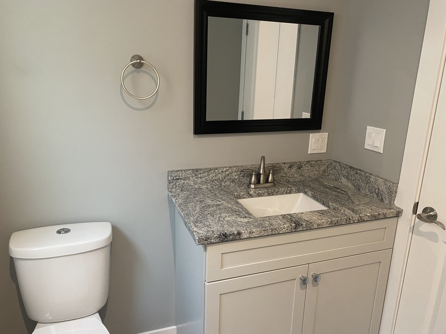 7835 S Carpenter Street Property Photo 7