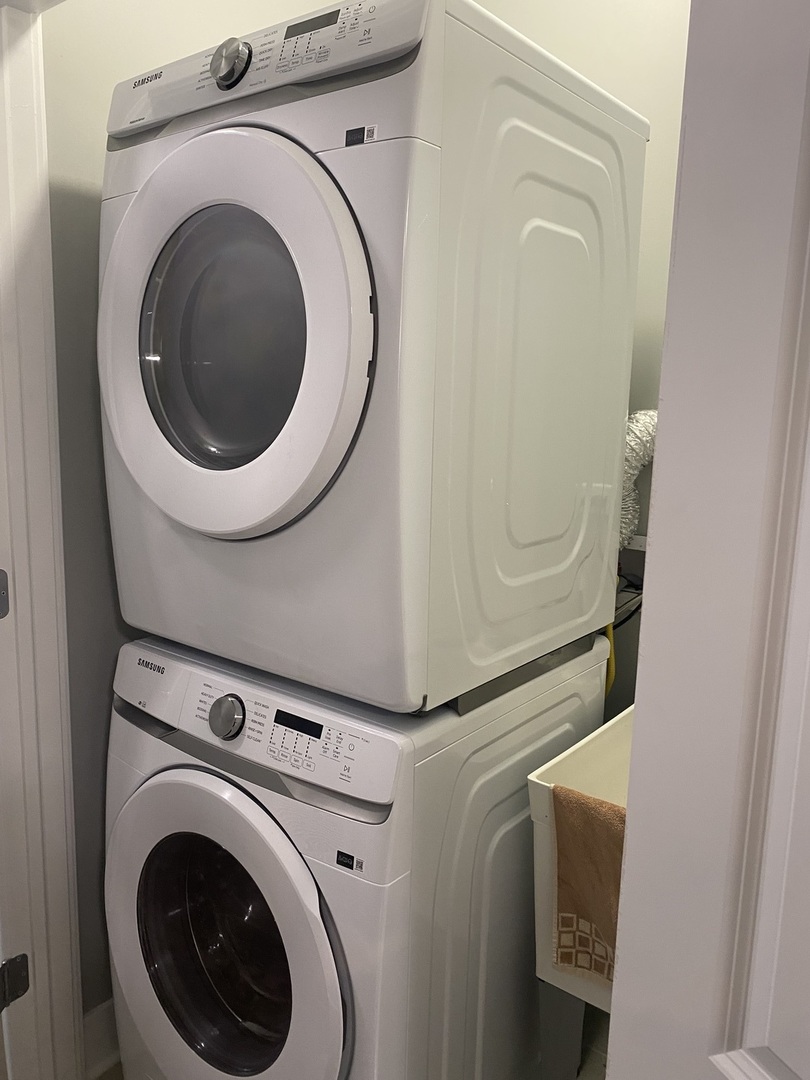 7835 S Carpenter Street Property Photo 8