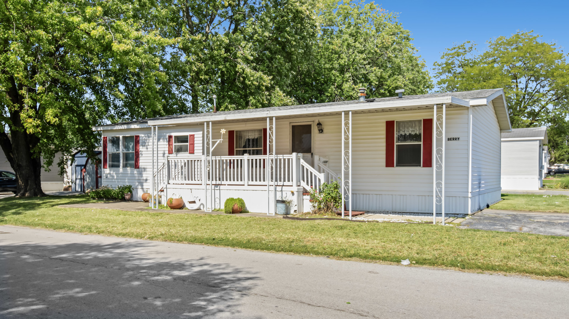 6 Berry Lane Property Photo 1