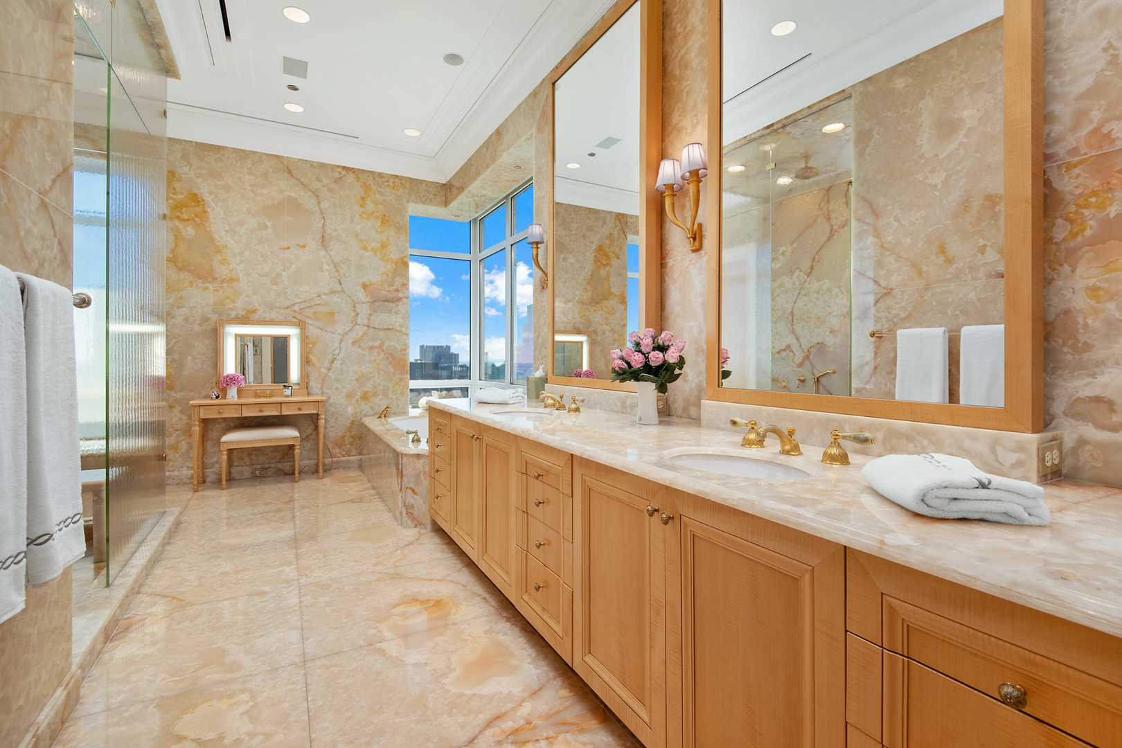 800 N Michigan Avenue Ph64 Property Photo 16