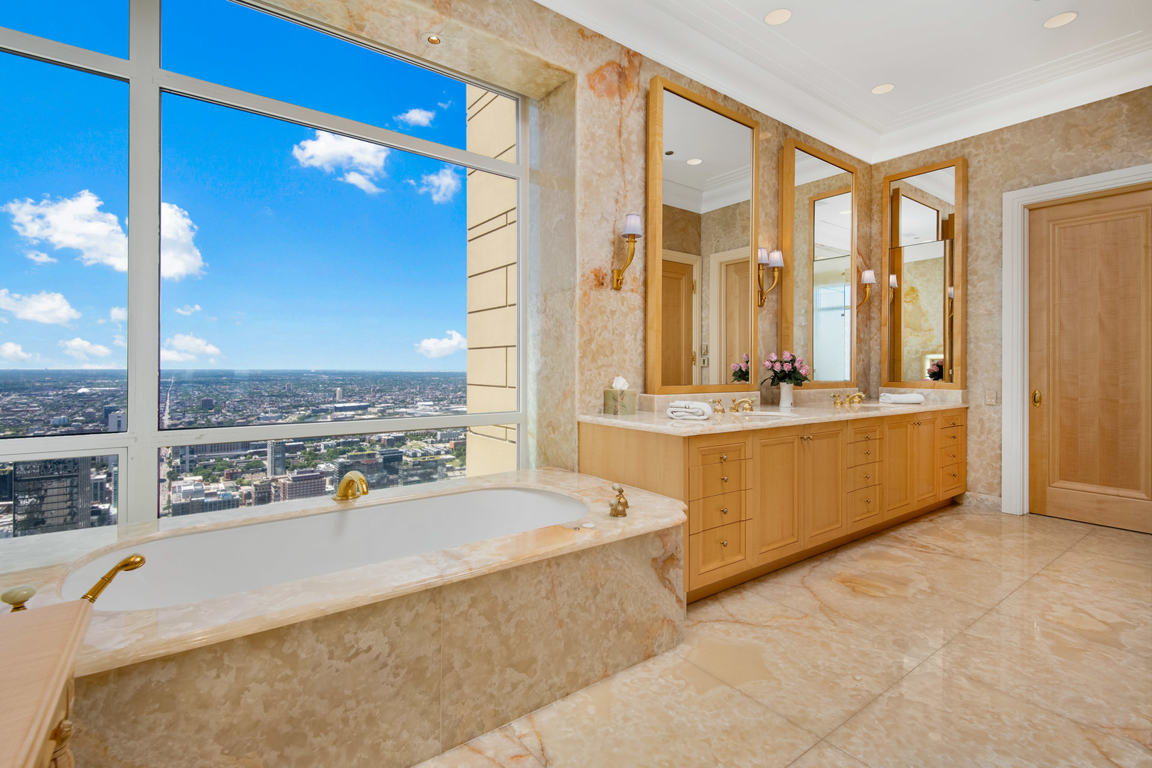 800 N Michigan Avenue Ph64 Property Photo 18