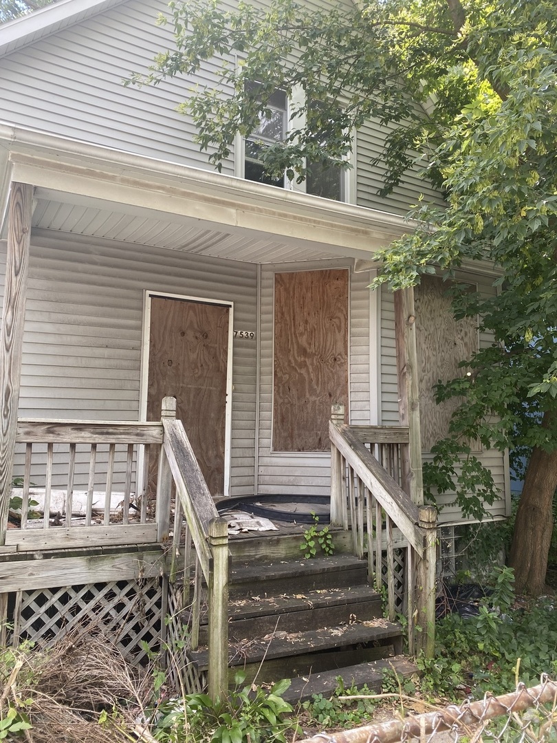 7537 S Saint Lawrence Avenue Property Photo 1