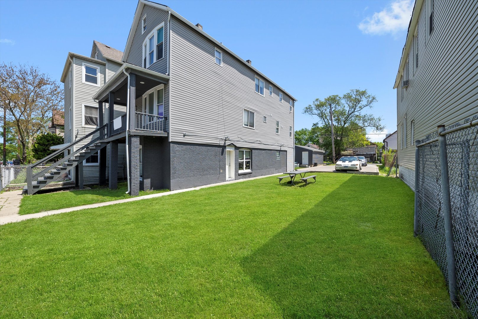 8543 S Burley Avenue Property Photo 4