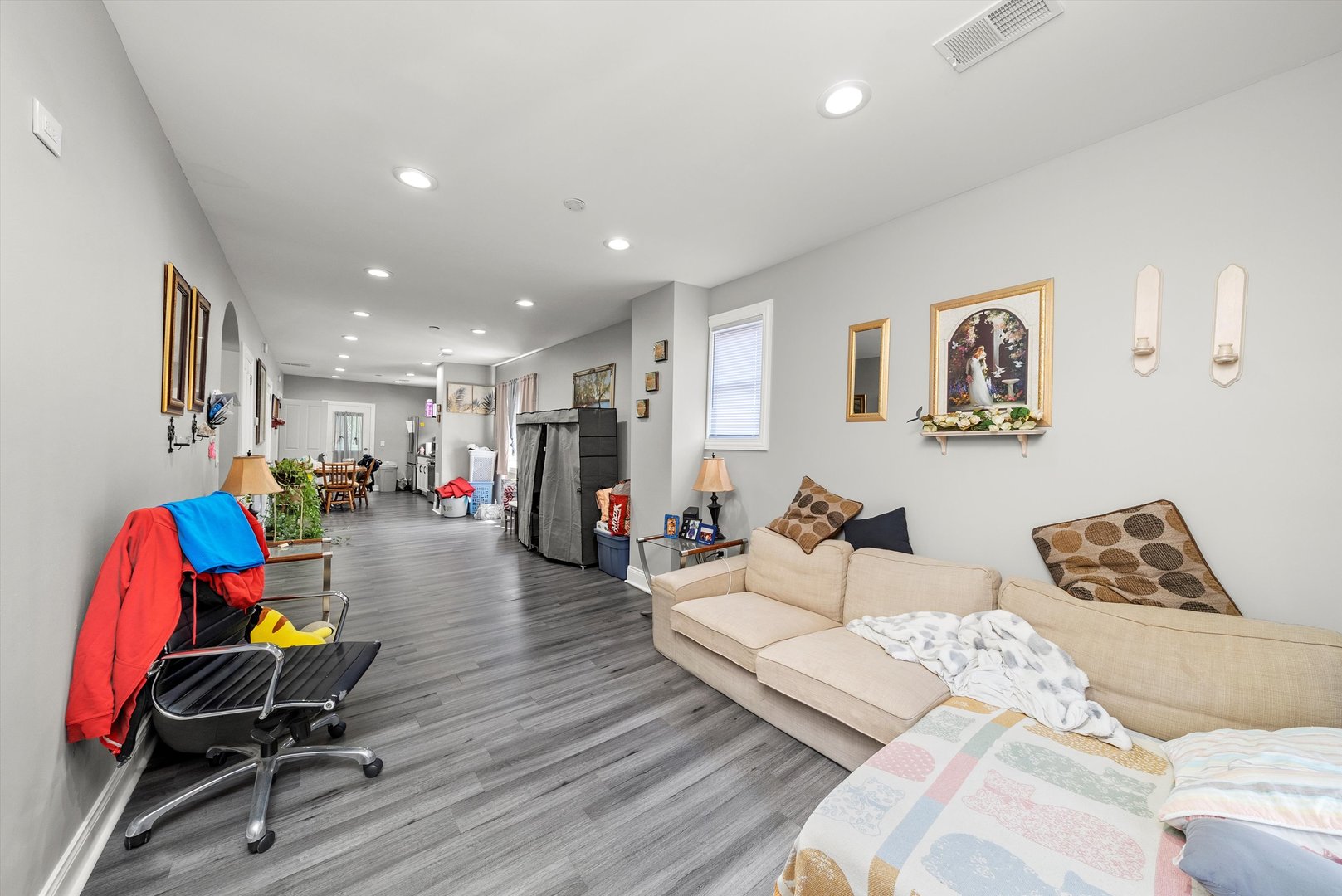 8543 S Burley Avenue Property Photo 5