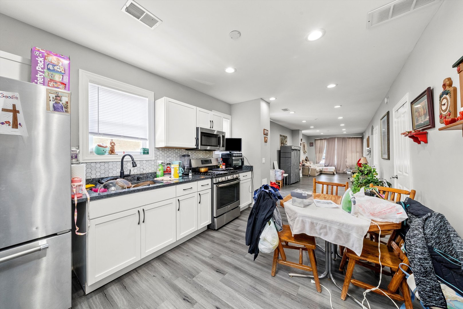 8543 S Burley Avenue Property Photo 12