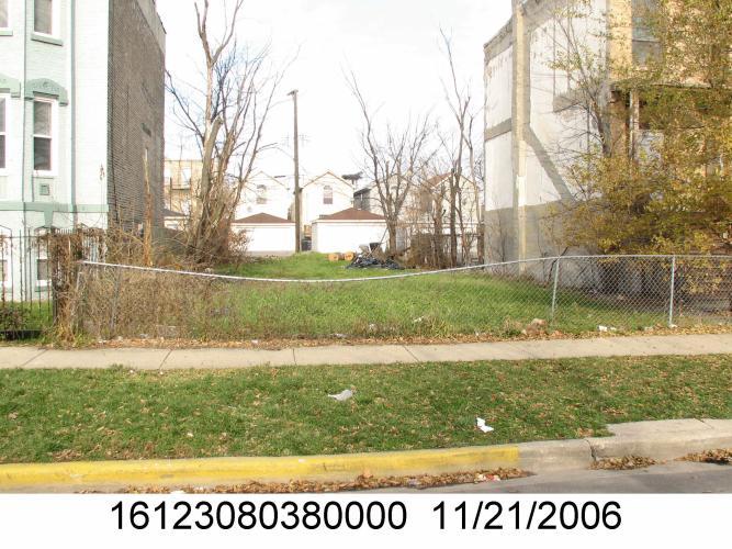 3126 W Walnut Street Property Photo 1