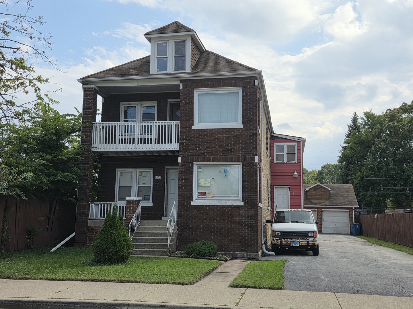 305 153rd Street Property Photo 1