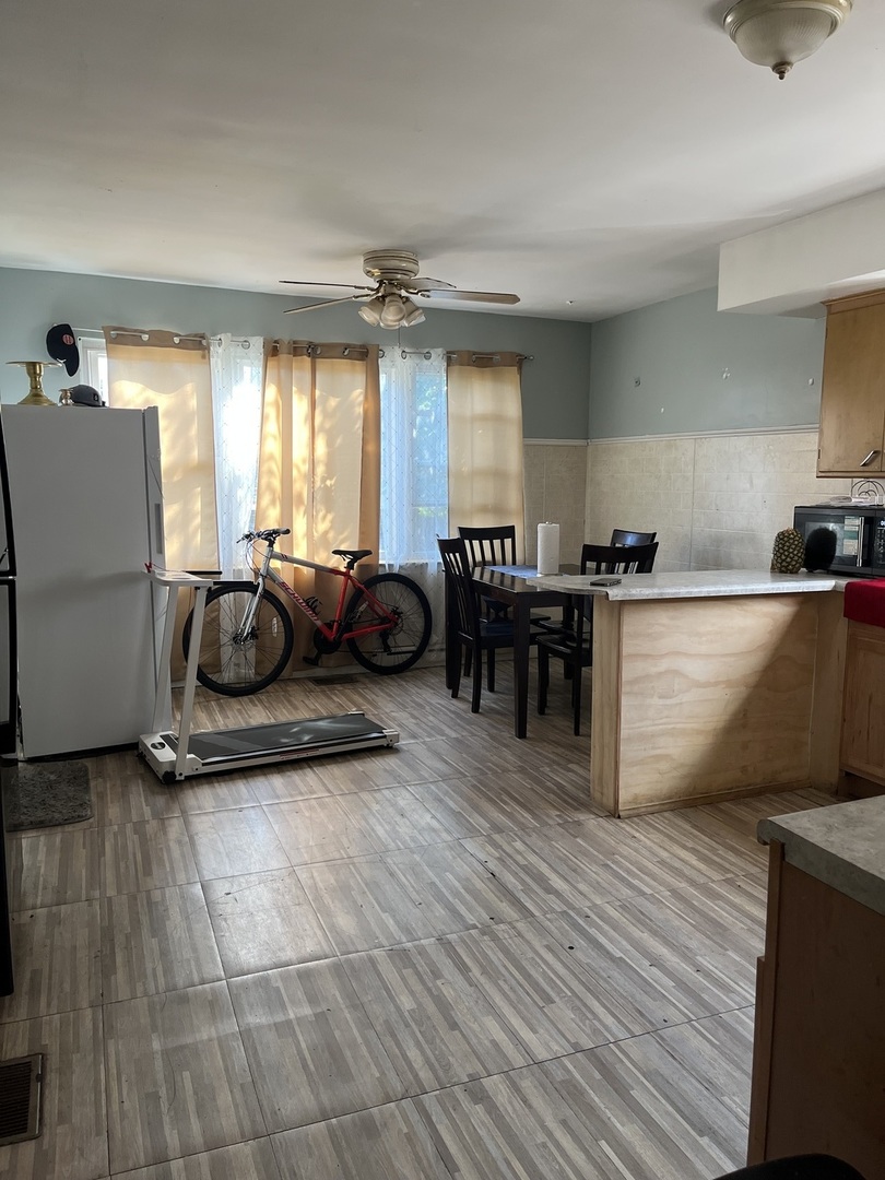 11437 S Calumet Avenue Property Photo 4