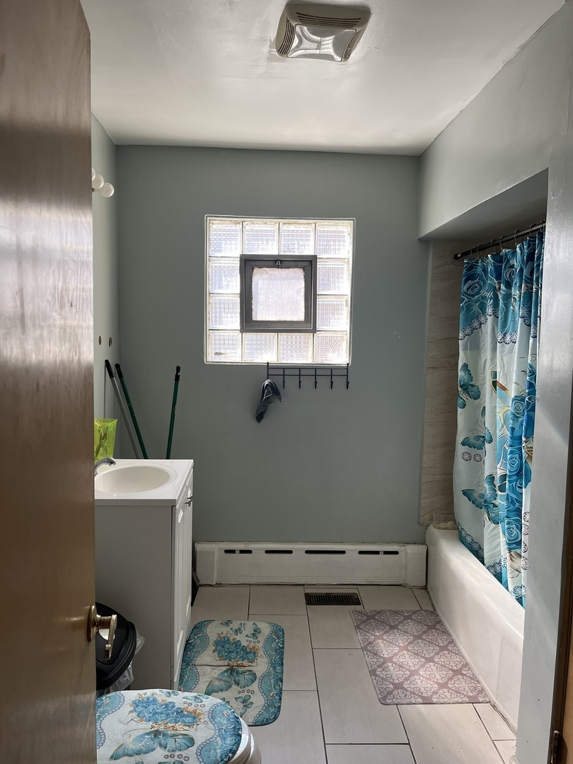 11437 S Calumet Avenue Property Photo 8