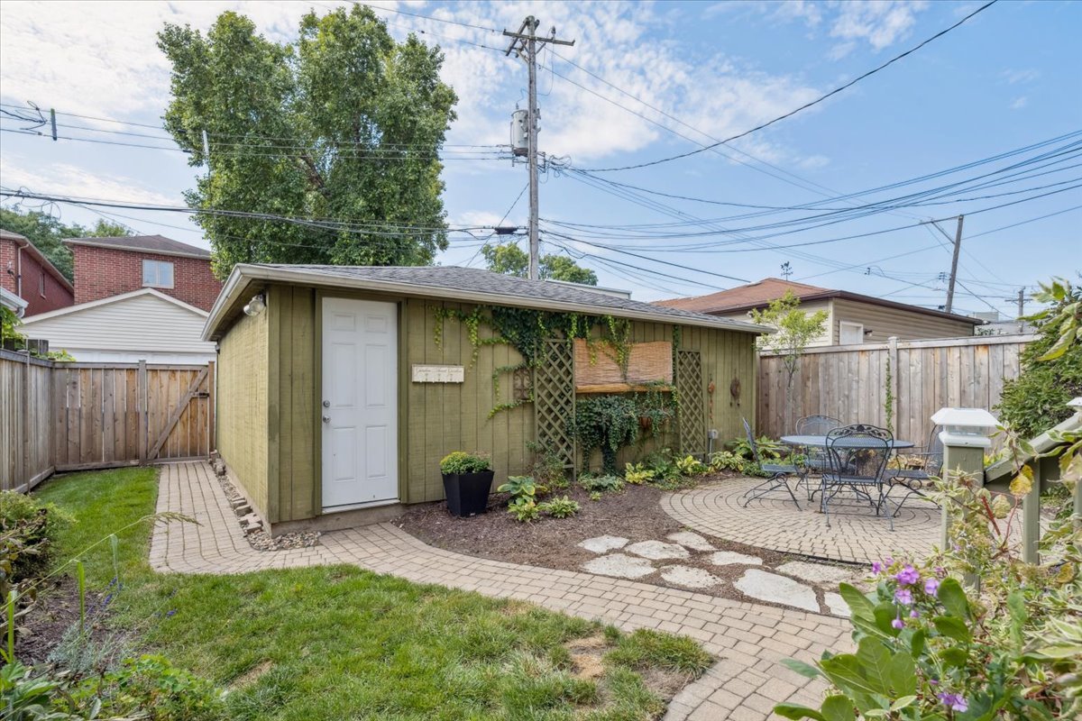 5043 W Sunnyside Avenue Property Photo 3