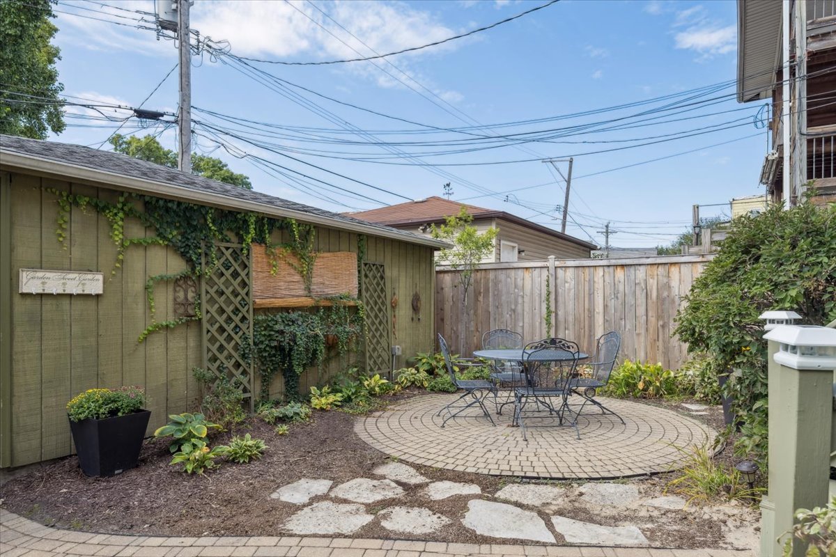 5043 W Sunnyside Avenue Property Photo 4