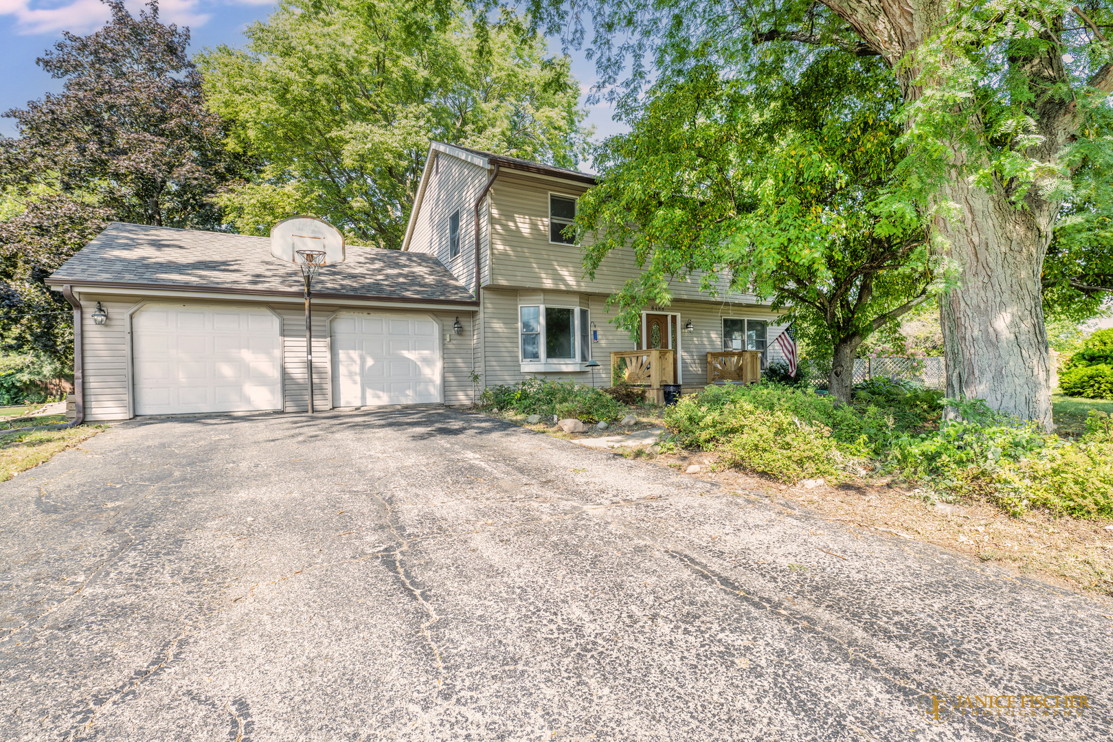 8488 Grange Hall Road Property Photo 1