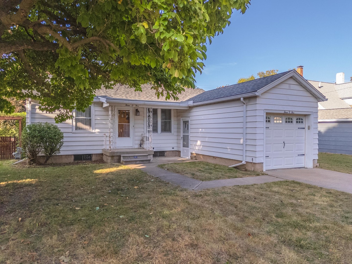 305 W Miller Street Property Photo 1