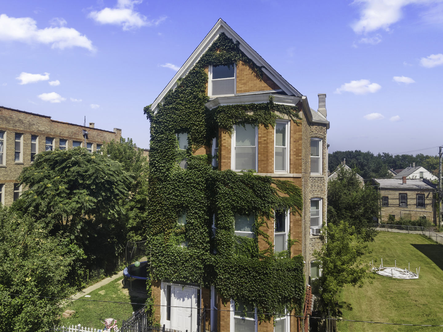 5031 S Hermitage Avenue Property Photo 1