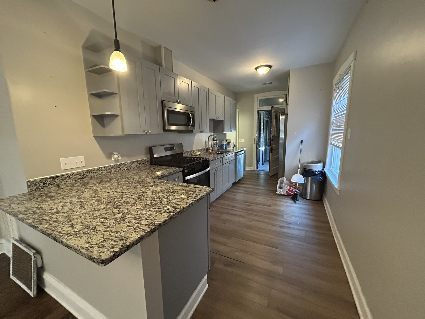 6117 N Meade Avenue Property Photo 4