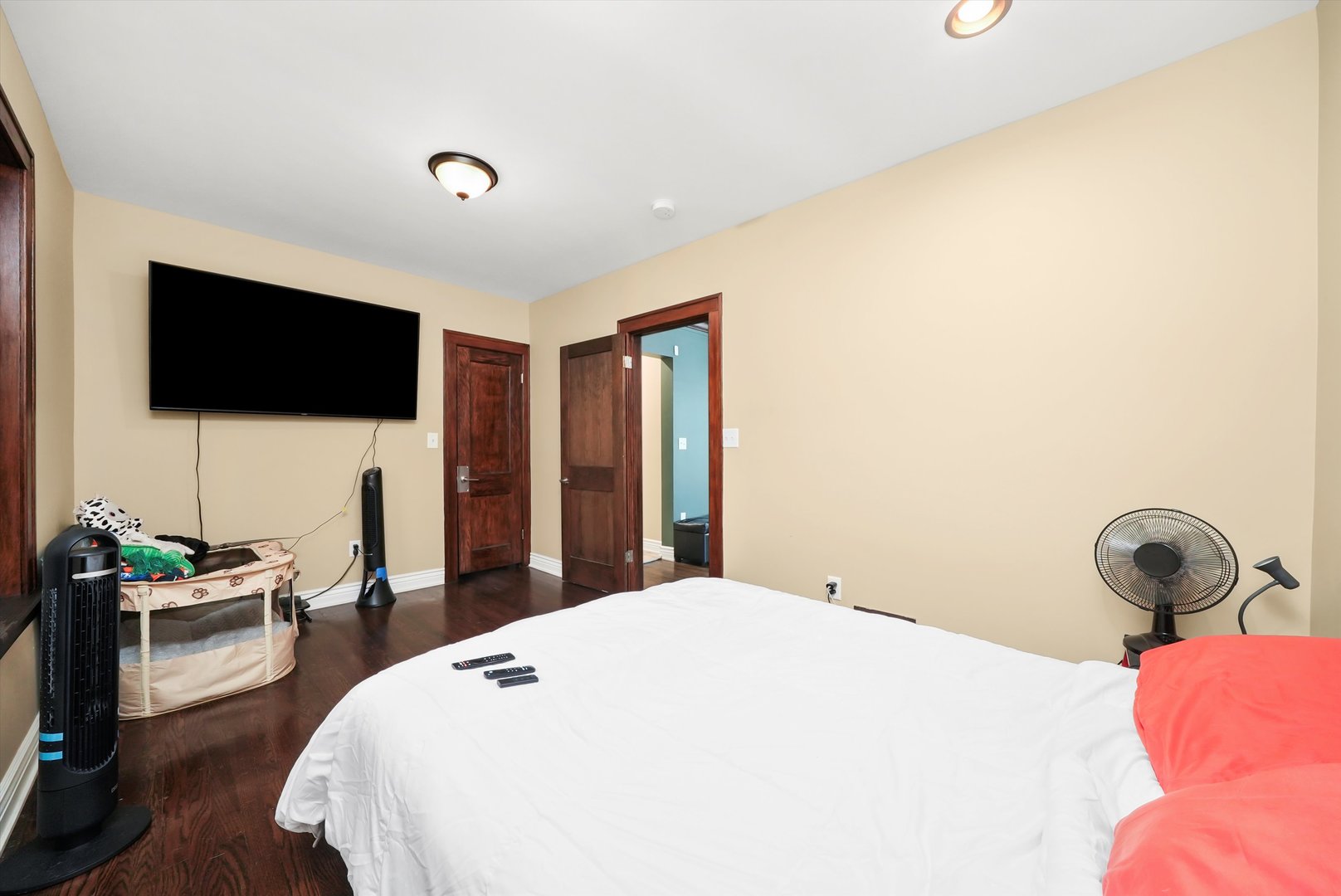 6933 S Washtenaw Avenue Property Photo 9