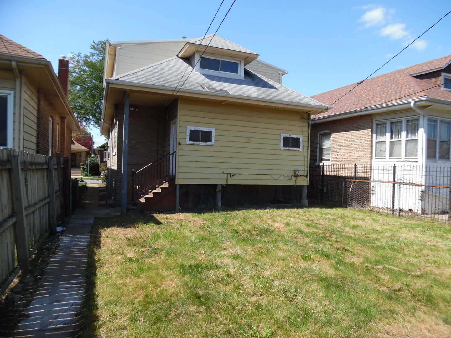 8211 S Morgan Street Property Photo 2