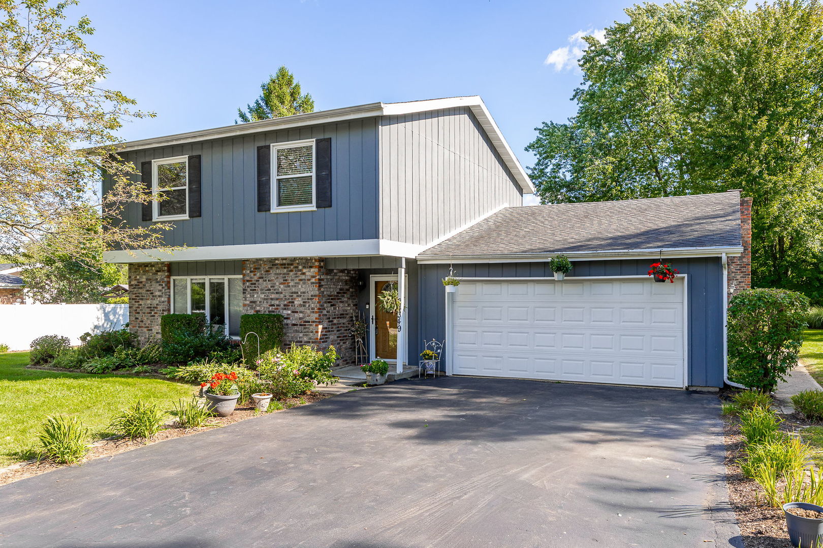 24349 W Camelot Road