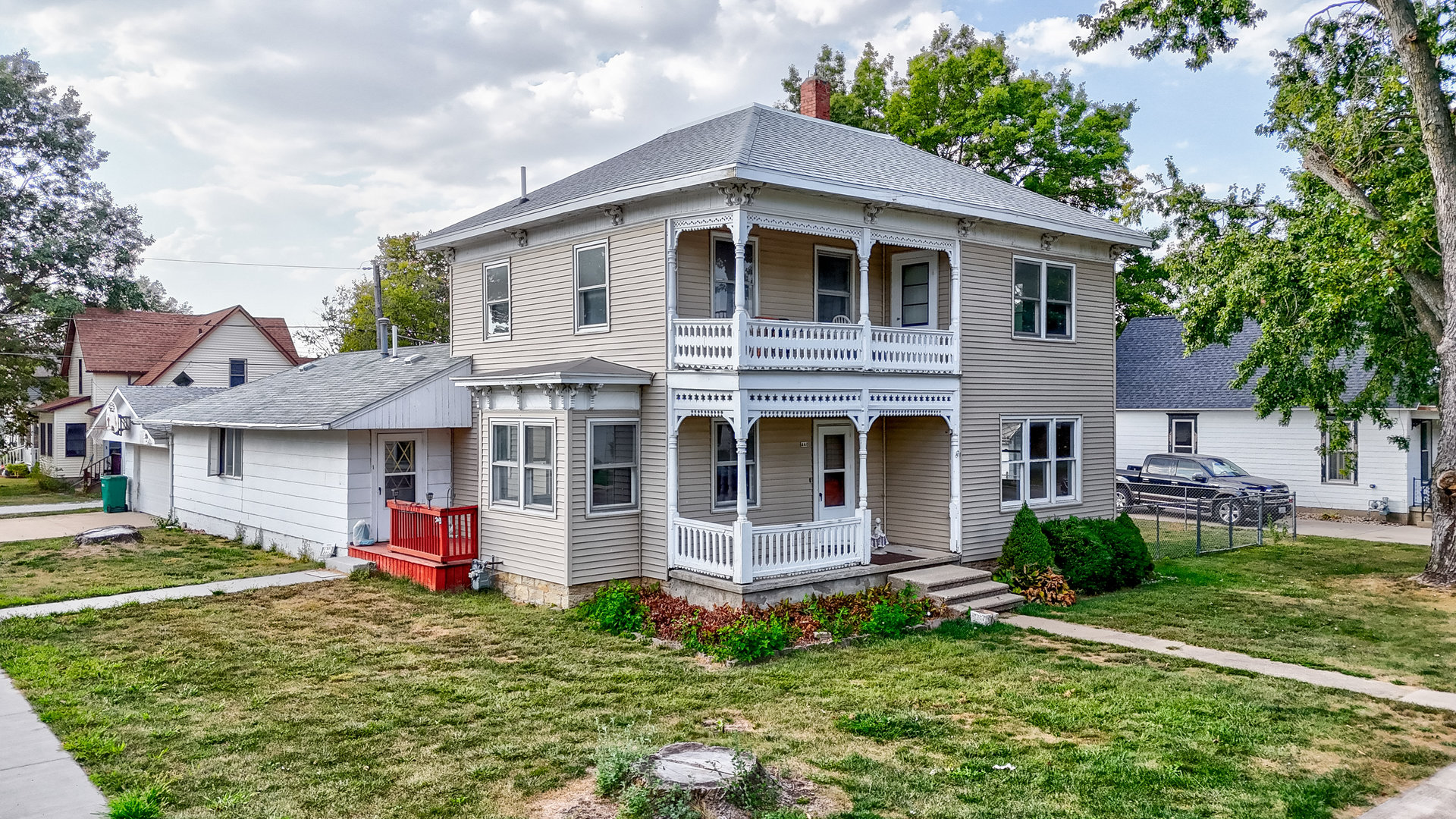 440 Sylvan Avenue Property Photo 1