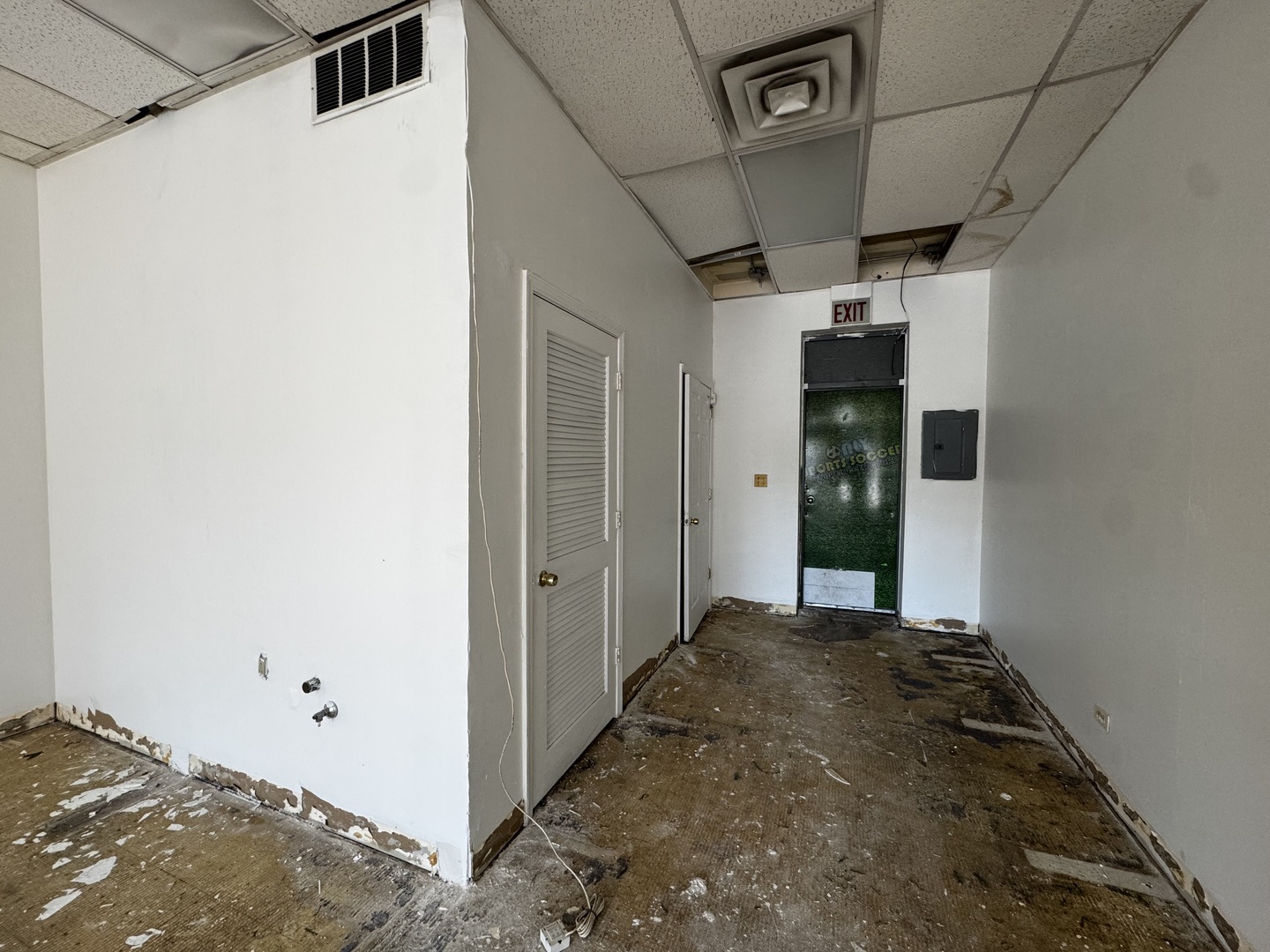 3318 W Lawrence Avenue Property Photo 6