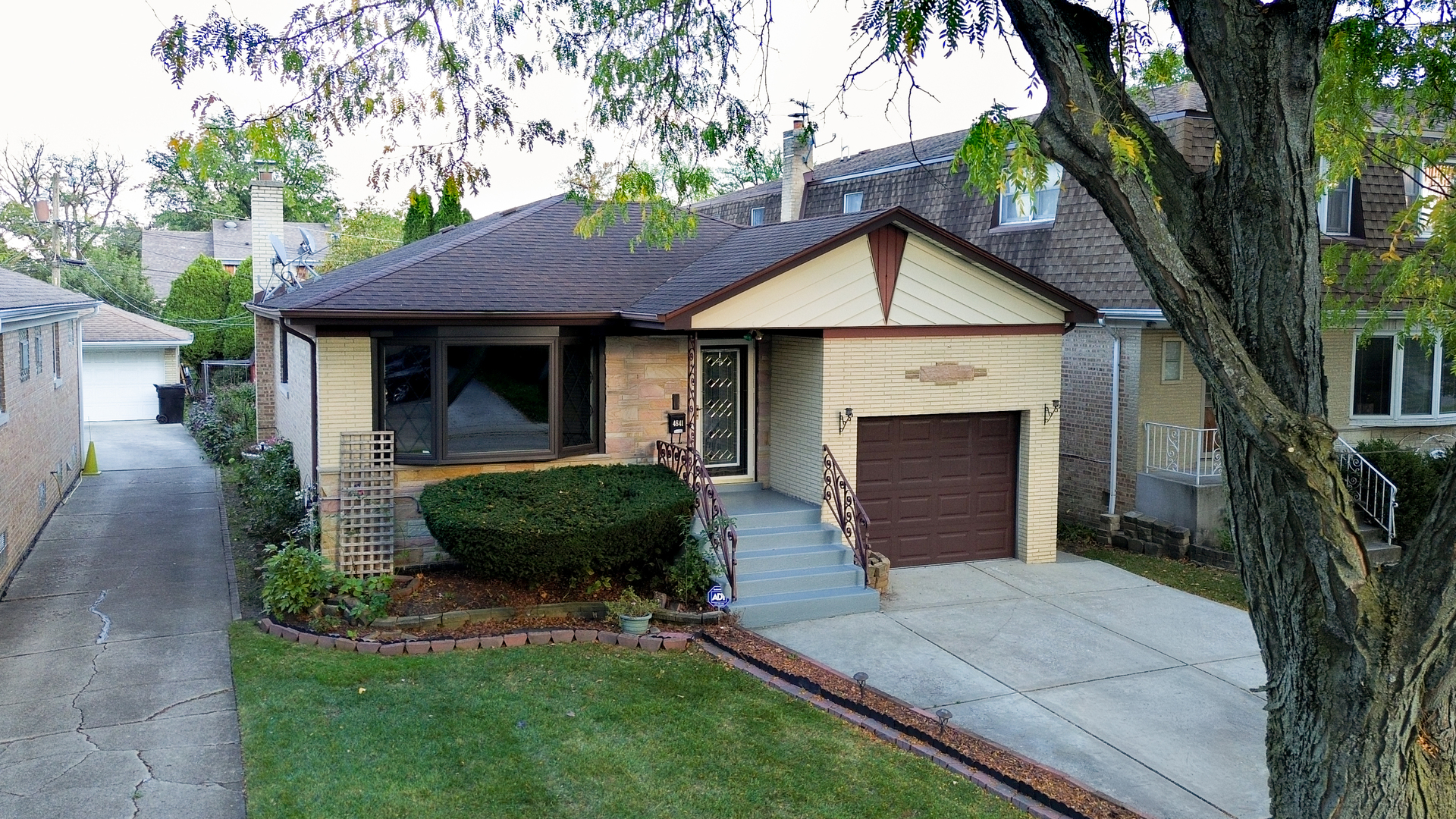 4841 N Rutherford Avenue Property Photo 1