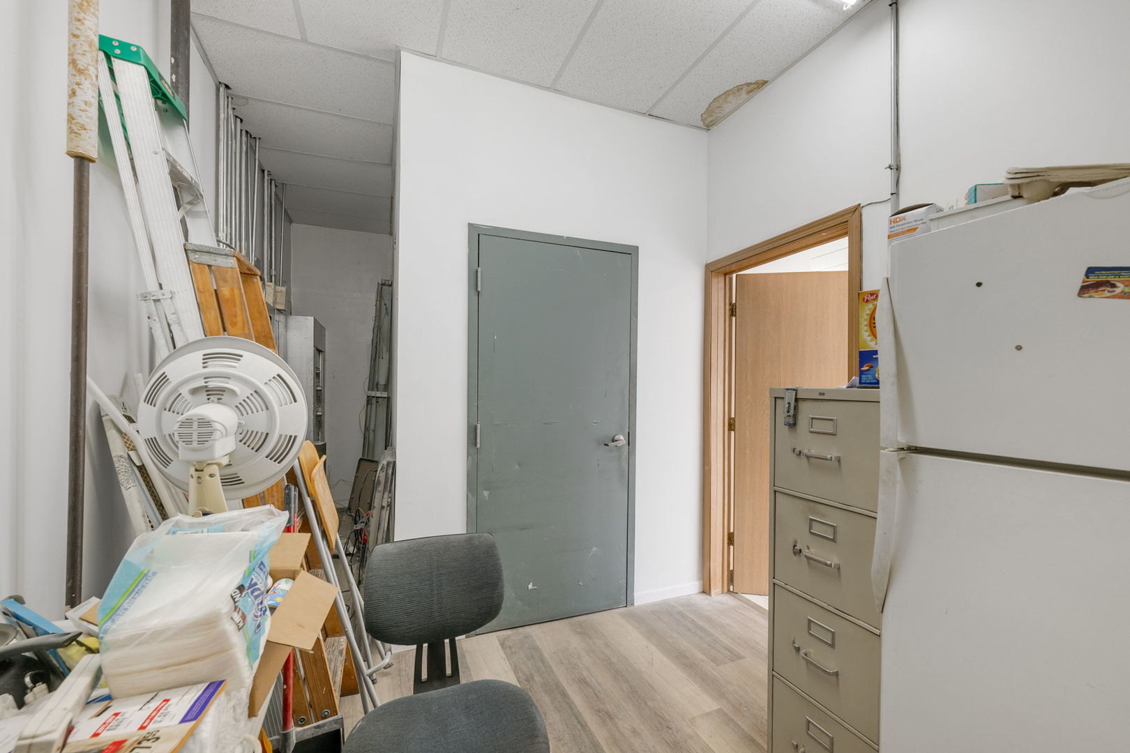7642 W Touhy Avenue Property Photo 11